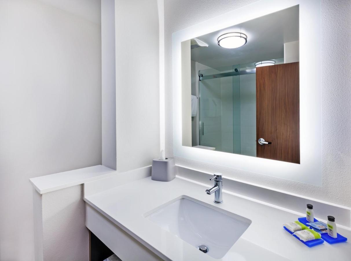 Holiday Inn Express & Suites Tulsa South - Woodland Hills By Ihg Buitenkant foto