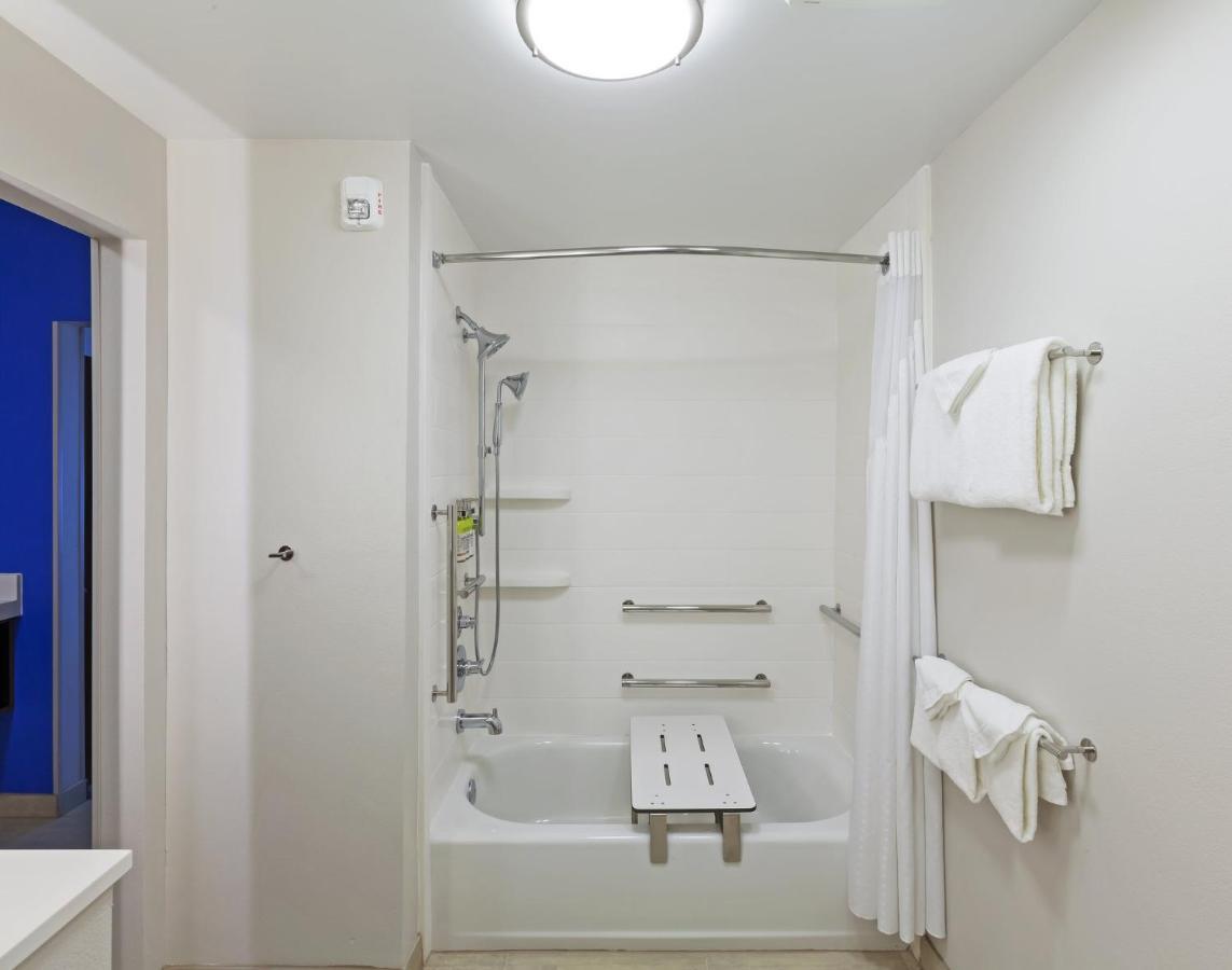 Holiday Inn Express & Suites Tulsa South - Woodland Hills By Ihg Buitenkant foto