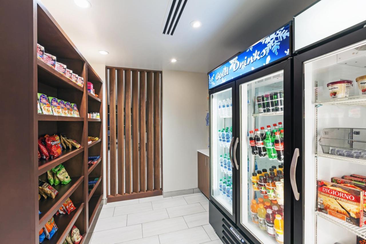 Holiday Inn Express & Suites Tulsa South - Woodland Hills By Ihg Buitenkant foto