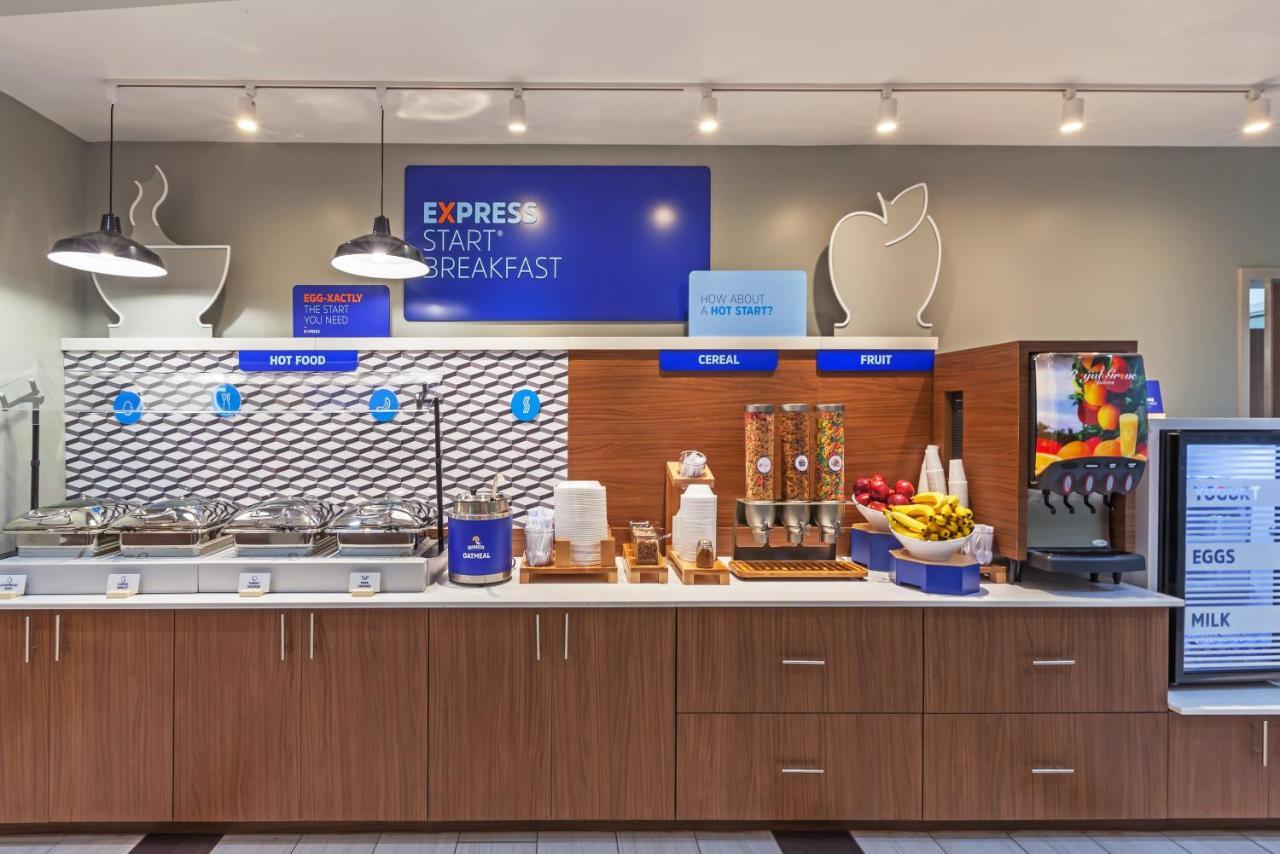 Holiday Inn Express & Suites Tulsa South - Woodland Hills By Ihg Buitenkant foto