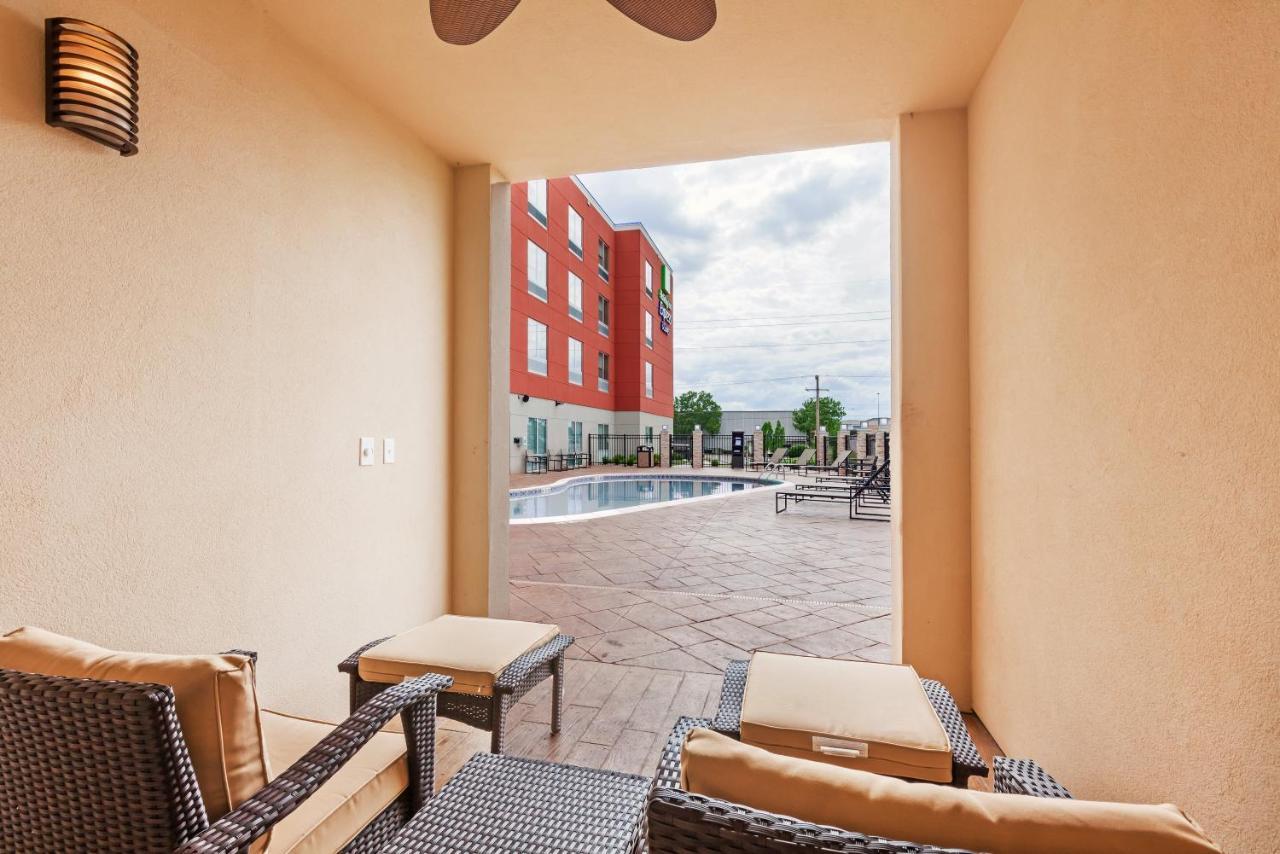 Holiday Inn Express & Suites Tulsa South - Woodland Hills By Ihg Buitenkant foto