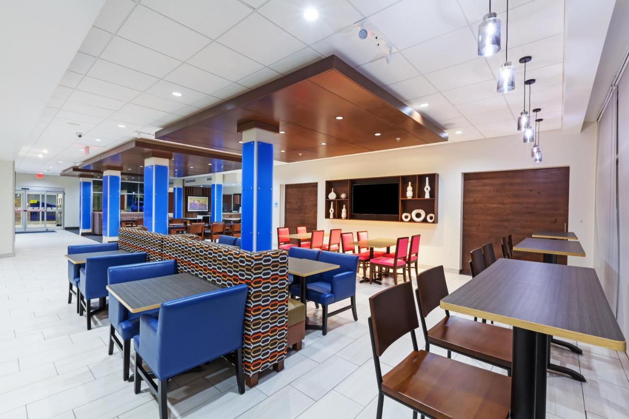 Holiday Inn Express & Suites Tulsa South - Woodland Hills By Ihg Buitenkant foto
