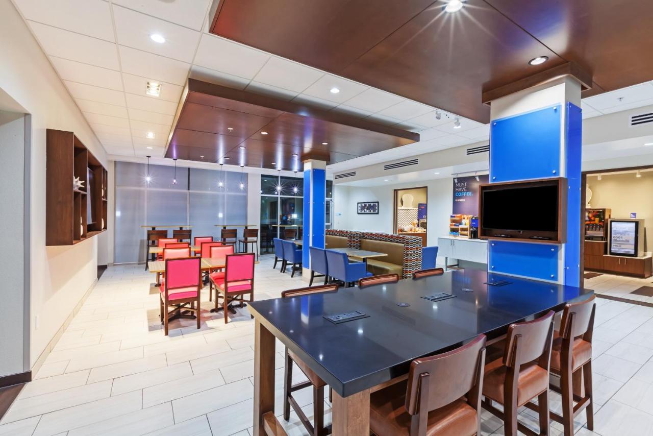 Holiday Inn Express & Suites Tulsa South - Woodland Hills By Ihg Buitenkant foto