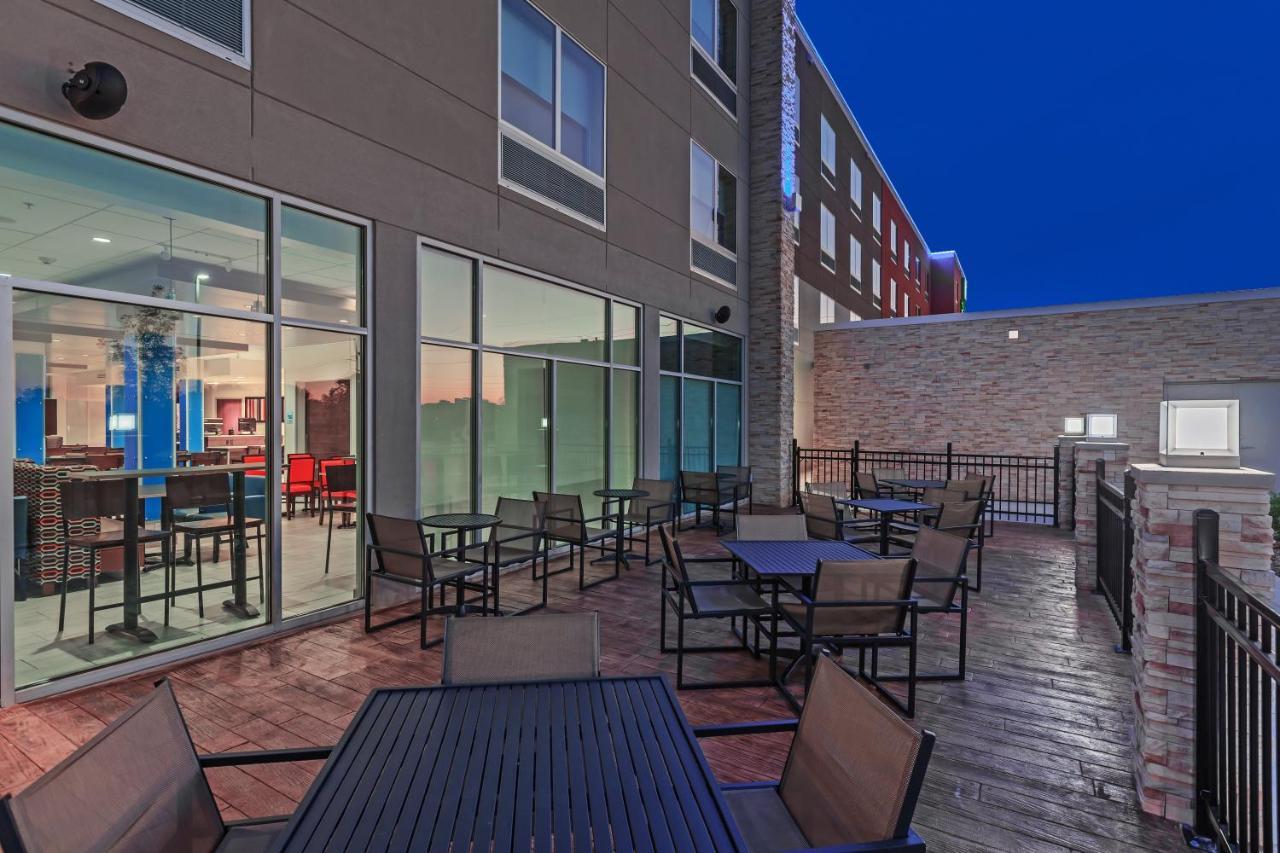 Holiday Inn Express & Suites Tulsa South - Woodland Hills By Ihg Buitenkant foto